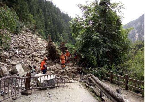 九寨溝地震現(xiàn)場(chǎng) 九寨溝地震現(xiàn)場(chǎng)